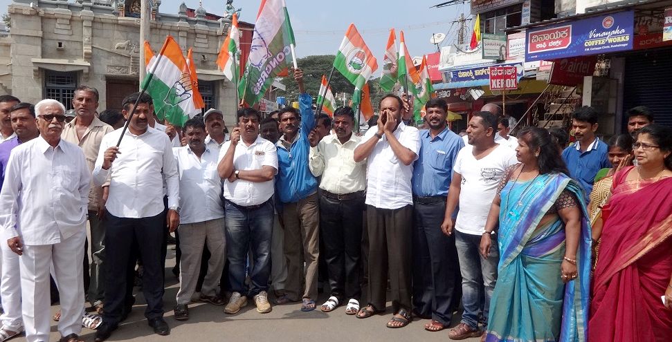 ರಾಹುಲ್ ಗಾಂಧಿ ಬಂಧನ ಖಂಡಿಸಿ ಜಿಲ್ಲಾ ಕಾಂಗ್ರೆಸ್ ಘಟಕ ಪ್ರತಿಭಟನೆ